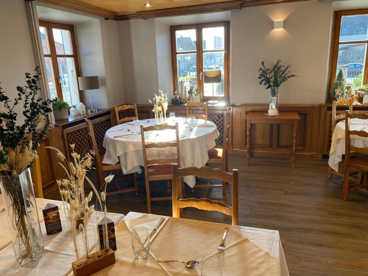 Logis Hotel Restaurant Au Lion Rouge Bartenheim Esterno foto