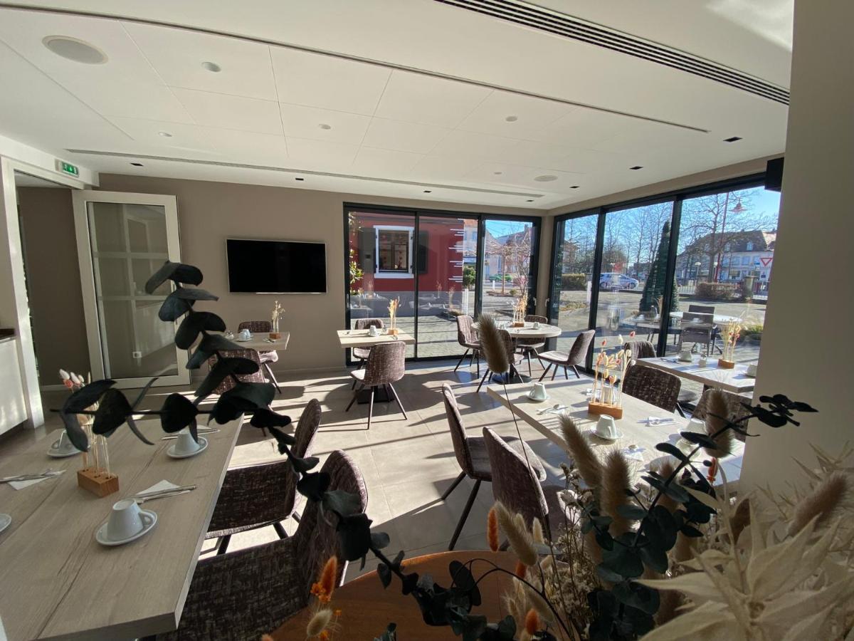 Logis Hotel Restaurant Au Lion Rouge Bartenheim Esterno foto
