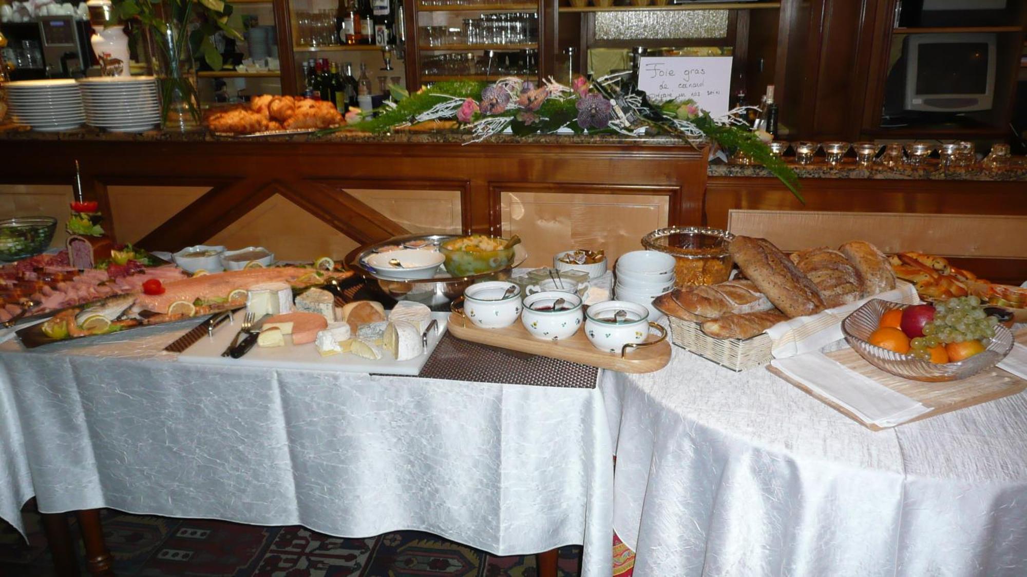 Logis Hotel Restaurant Au Lion Rouge Bartenheim Esterno foto